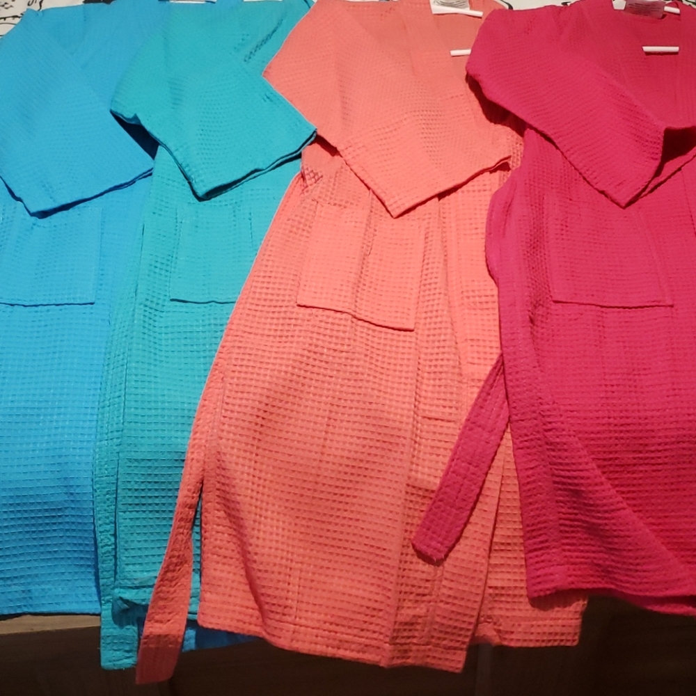Girls spa robes..... 9 Robes 4 brand new